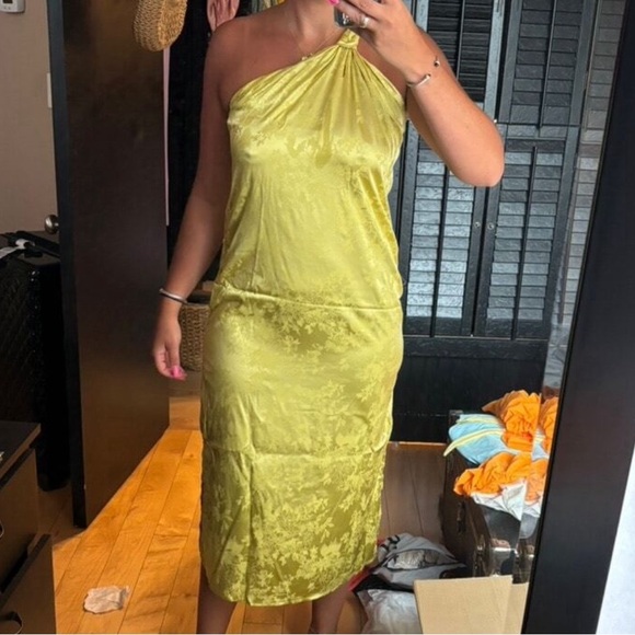 Woman’s Dress - Picture 2 of 2